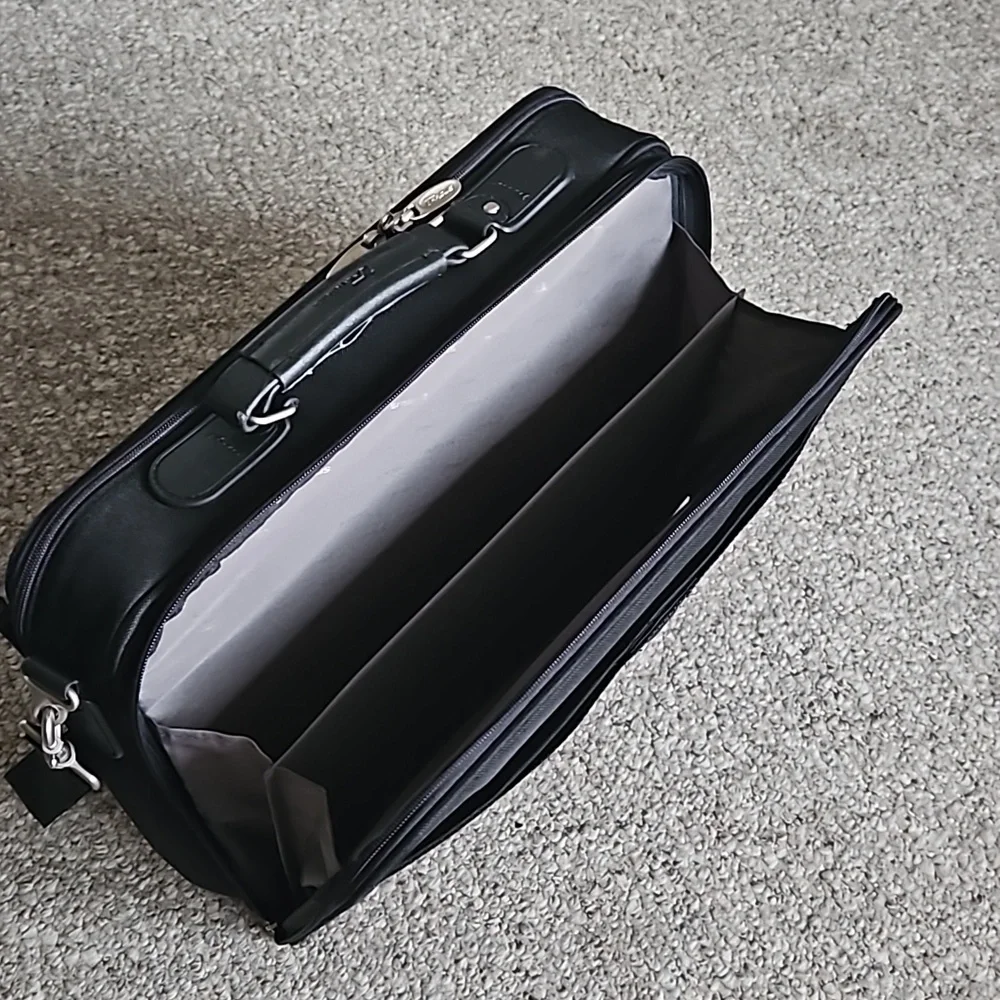 Targus Brief Case Lap Top Bag.